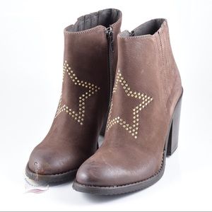 Paola Ferri Brown Ankle Boots